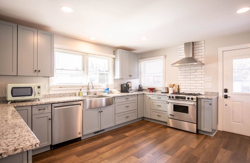 Blowing Rock House | Stella Maris: In-Town Blowing Rock Pet Friendly Updated Craftsman Bungalow