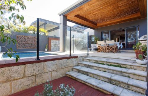 East Fremantle House | Stella Retreat - Townhouse with pool