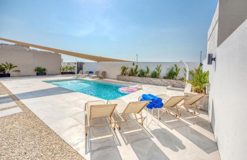 Jumeira 3 Villa | Stella Stays Cozy Beachfront Villa Private Pool 4BDR