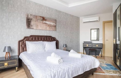 Basaksehir Apartment | Stellar - Chic & Modern 2BR Condo w/ Parking & Gym