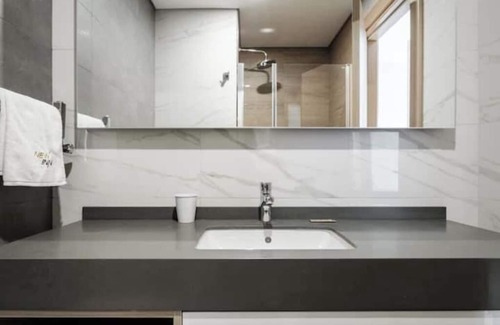 Basaksehir Apartment | Stellar - Chic & Modern 2BR Condo w/ Parking & Gym