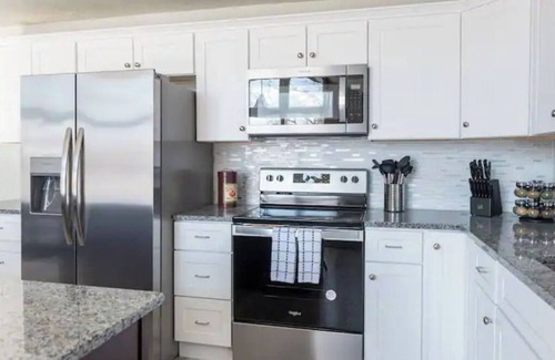 Sandy House | Stellar Sandy Getaway - New Remodel - Big Groups!
