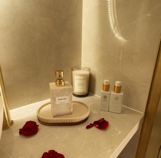Noisy-le-Sec Hotel | Stellar Suite