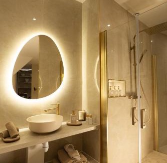 Noisy-le-Sec Hotel | Stellar Suite