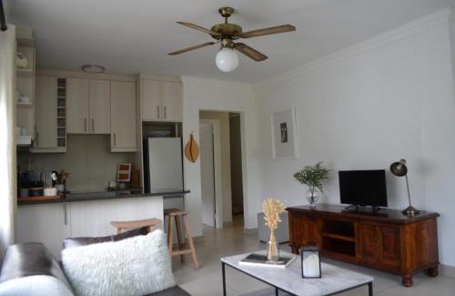 Stellenbosch Apartment | Stellenhof Inn - walking distance to town center