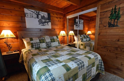 Snowshoe Condo | Stemwinder #2: 4 Bedrooms, 3 Full Baths: Slope Side, Heated Outdoor Hot Tub.