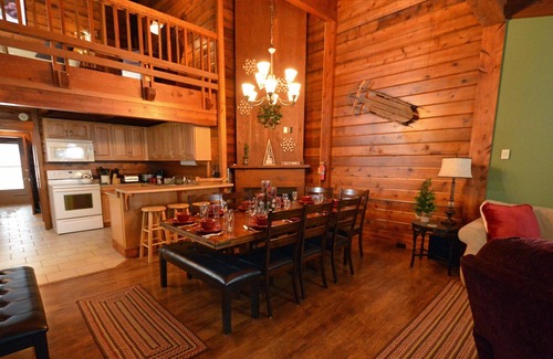 Snowshoe Condo | Stemwinder #2: 4 Bedrooms, 3 Full Baths: Slope Side, Heated Outdoor Hot Tub.