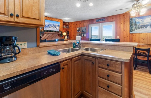 Snowshoe Villa | Stemwinder 5 - Spacious townhome Short Distance to Powder Monkey Lift!