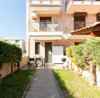 Flogita House | Stena Seaview Garden Maisonette