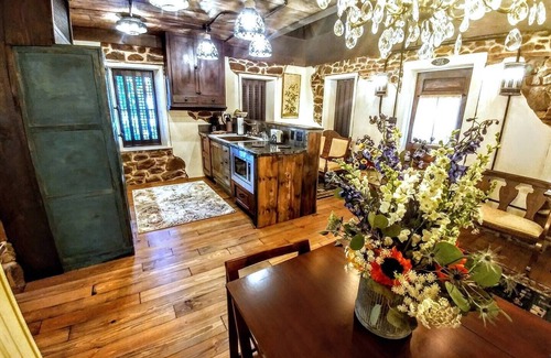 Lindsborg Cottage | Stenhuset: Stunning Historic "1877 Stone House"