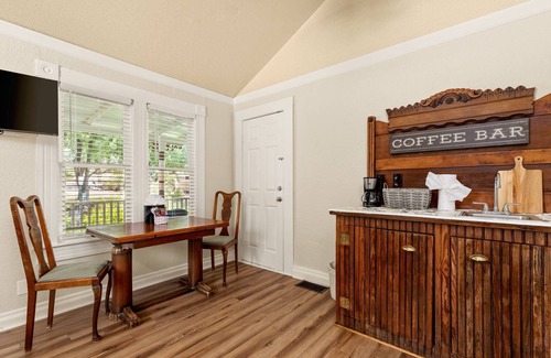 New Braunfels House | Step Back in Time – Historic King Cottage for Two, Cozy Sitting Area & Modern Amenities