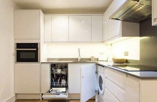 Harringay Apartment | Step-free Fast Wifi Parking