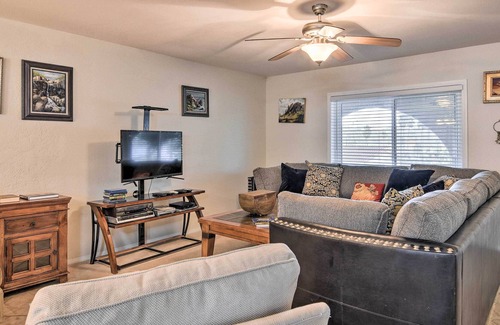 Queen Valley House | Step-Free Queen Valley Retreat, Walk to Golf!