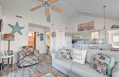 Clearwater House | Step into the beautiful "Easton Shore" home in the Clearwater community! WIFI, Community Pool, Tennis, Beach town, and more!