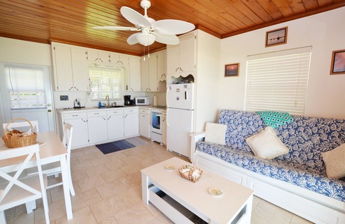 Spanish Wells Cottage | Step off your porch and onto the Beach! 1 Bed/1 Bath Cottage in quiet location
