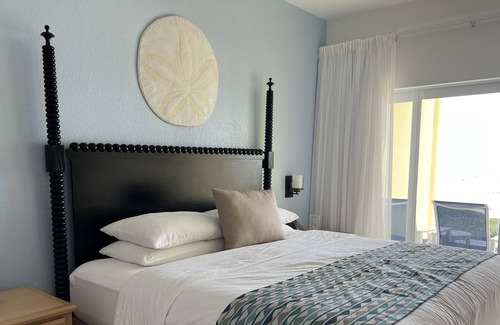 Colliers Bay House | Step right onto the beach!