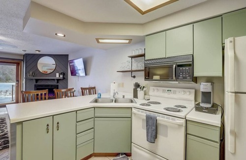 Wisconsin Dells Condo | Steph's Waterfront Retreat