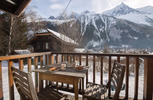 Chamonix City Centre Cabin | Stephen's Mazot, central Chamonix