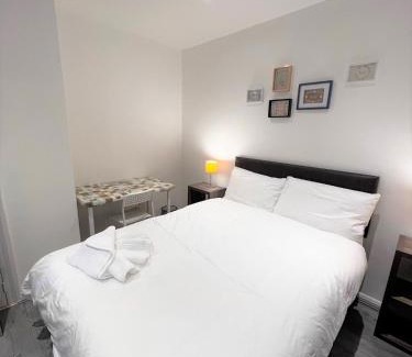 St. Dunstan's House | Stepney Green beds to stay 24