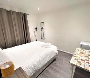 St. Dunstan's House | Stepney Green beds to stay 24