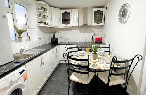 St. Dunstan's House | Stepney Green Comfy Double bed rooms 14