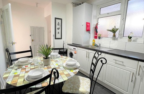 St. Dunstan's House | Stepney Green Comfy Double bed rooms 14