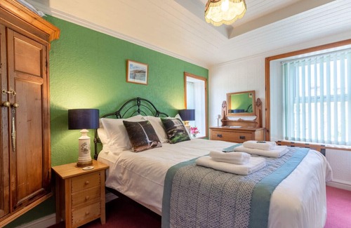 Hawes House | Steppe Haugh - Four Bedroom House, Sleeps 7