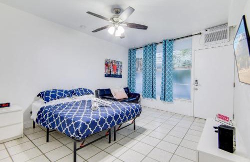 South Beach Apartment | Steps 2 Beach, Prime Ocean Dr Condo w/2 Queen Beds