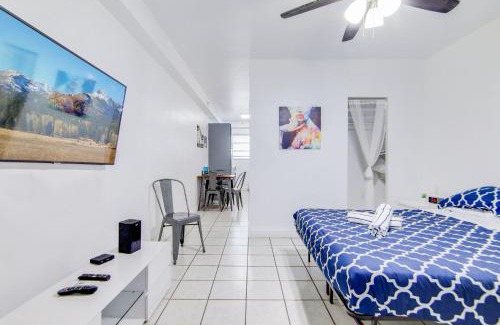 South Beach Apartment | Steps 2 Beach, Prime Ocean Dr Condo w/2 Queen Beds