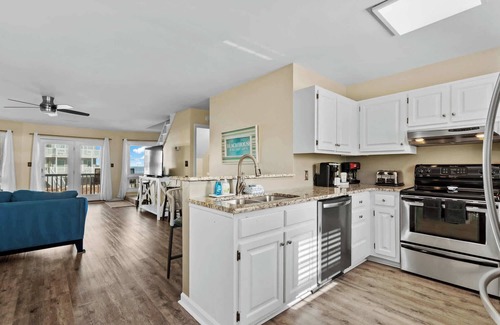 Surfside Beach Condo | Steps 2 Sea Garage Gorgeous View (By Beach Star)