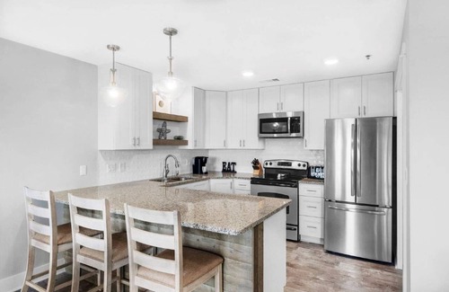 Gulf Place Condo | Steps Away from a PRIVATE Beach-3 Pools-Pickleball-WALK TO 10 + RESTAURANTS