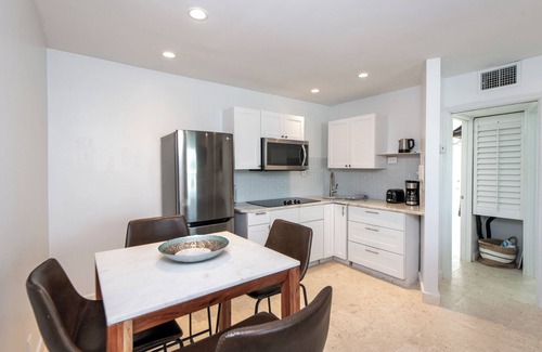 Sarasota Condo | Steps away from a relaxing time at Lido Beach! unit 8