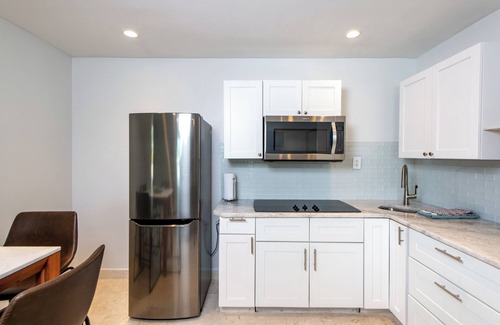 Sarasota Condo | Steps away from a relaxing time at Lido Beach! unit 8
