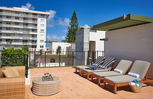 South of Fifth House | Steps Away from Nikki Beach! With Onsite Swimming Pool, Pets are Welcome!