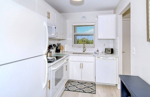 Siesta Key Condo | Steps away from Siesta Key beach, just across the street.