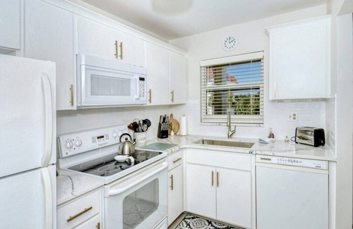 Siesta Key Condo | Steps away from Siesta Key beach, just across the street.