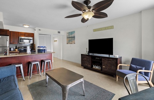 Tavernier Apartment | Steps Away from the Beach! 3 Spacious Units, Full Kitchens, Outdoor Pool!
