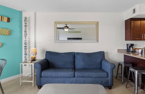 Tavernier Apartment | Steps Away from the Beach! 3 Spacious Units, Full Kitchens, Outdoor Pool!
