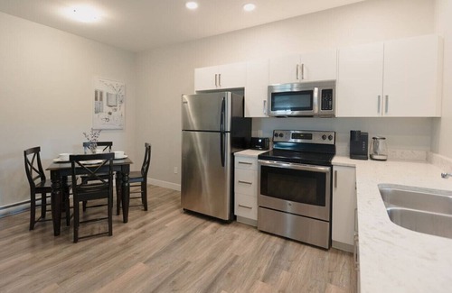 Colwood Apartment | Steps away from the lagoon suite