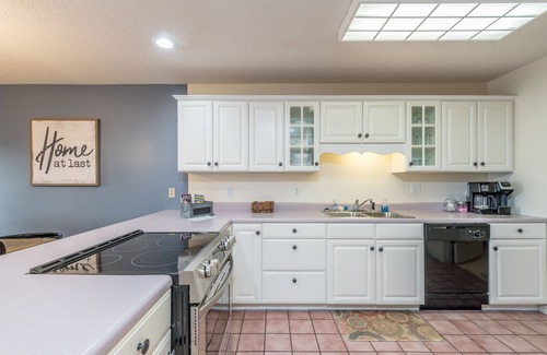 Table Rock Condo | Steps away from the outdoor pool. Family friendly Branson retreat.