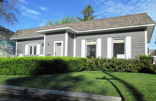 South Haven Cottage | Steps Away from the Beach