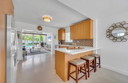 Birch Park Finger Streets House | Steps from Beach | Heated Pool | Gulf Stream Key | RESlDENCES