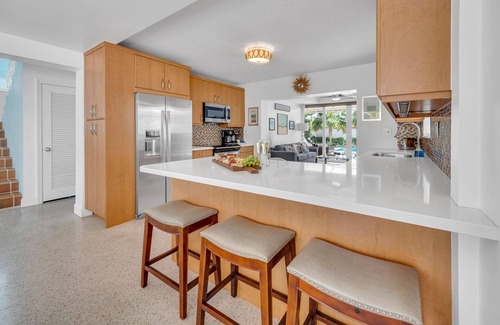 Birch Park Finger Streets House | Steps from Beach | Heated Pool | Gulf Stream Key | RESlDENCES