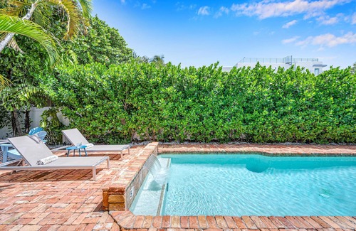 Lauderdale Beach House | Steps From Beach Quaint Cottage Heated Pool Sand Key Resldences