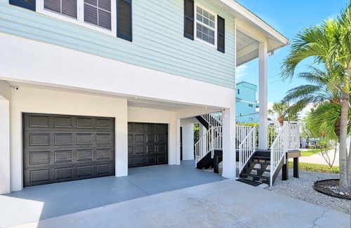 Bonita Springs House | Steps from Bonita Beach! Great family home with a pool on salt water canal!