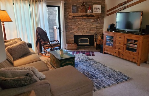 Mammoth Lakes Condo | Steps From Eagle Express - Central Location - In Summit Resort w/Full Amenities