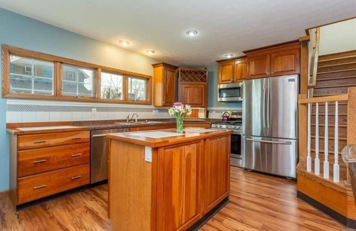 Huron House | Steps from Lake Erie & Close to Cedar Point