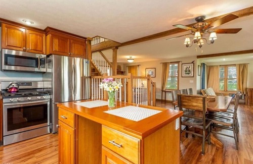 Huron House | Steps from Lake Erie & Close to Cedar Point