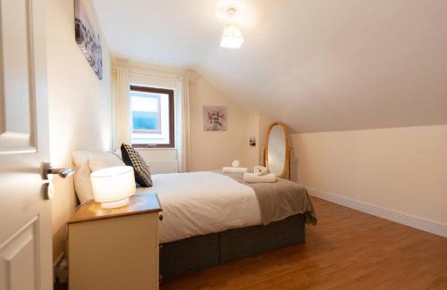 Dingle House | Steps from Main Street - Dingle