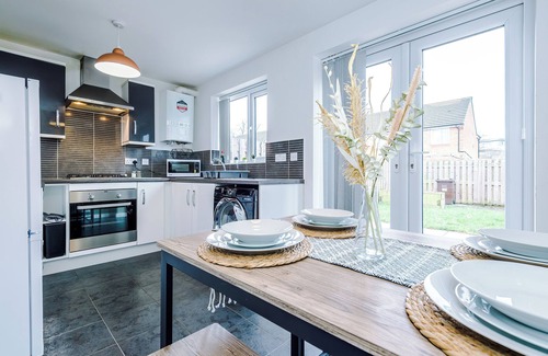 Chorlton-on-Medlock House | Steps from O2 Apollo & Oxford Road